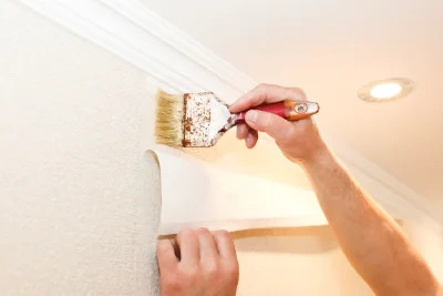 Pose de papier peint à Charmé — revêtements muraux et toiles de verre